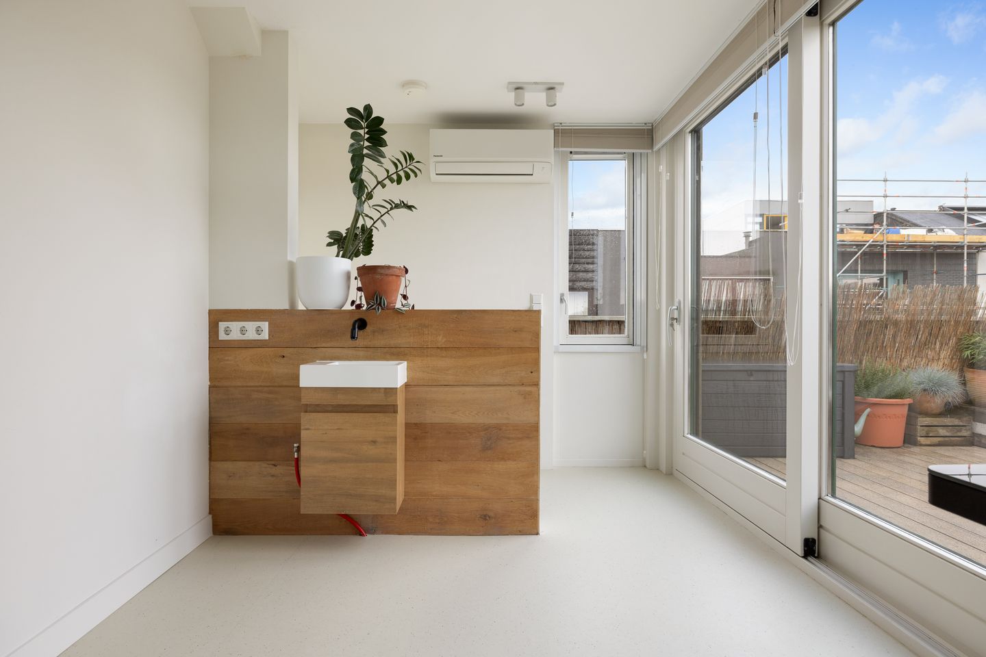 Photo 20 of James Bradleystraat 17