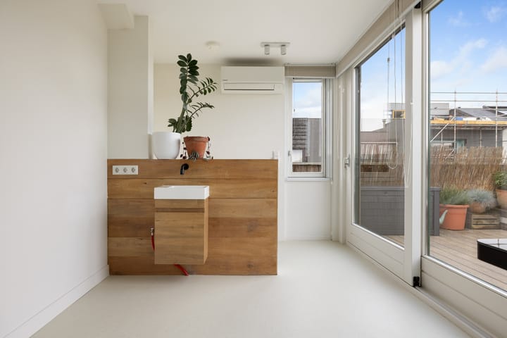 Photo 20 of James Bradleystraat 17