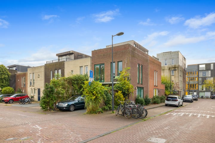 Photo 26 of James Bradleystraat 17