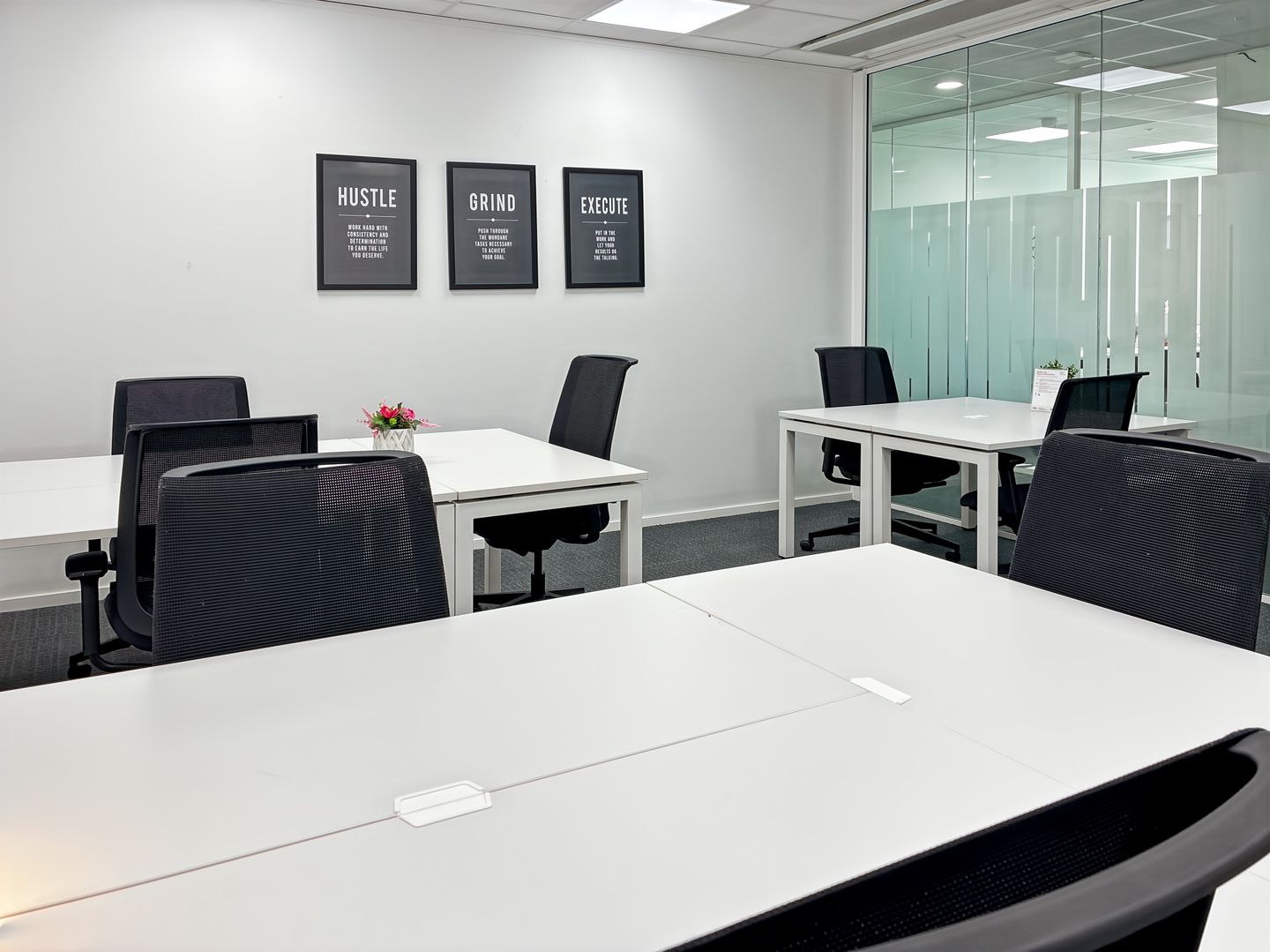 View photo 1 of Pettelaarpark 84