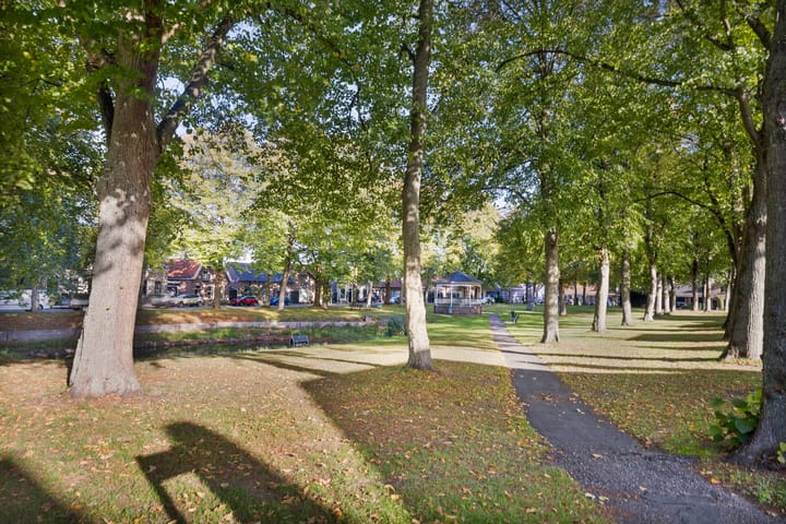 Foto 3 van Dorpsplein 4