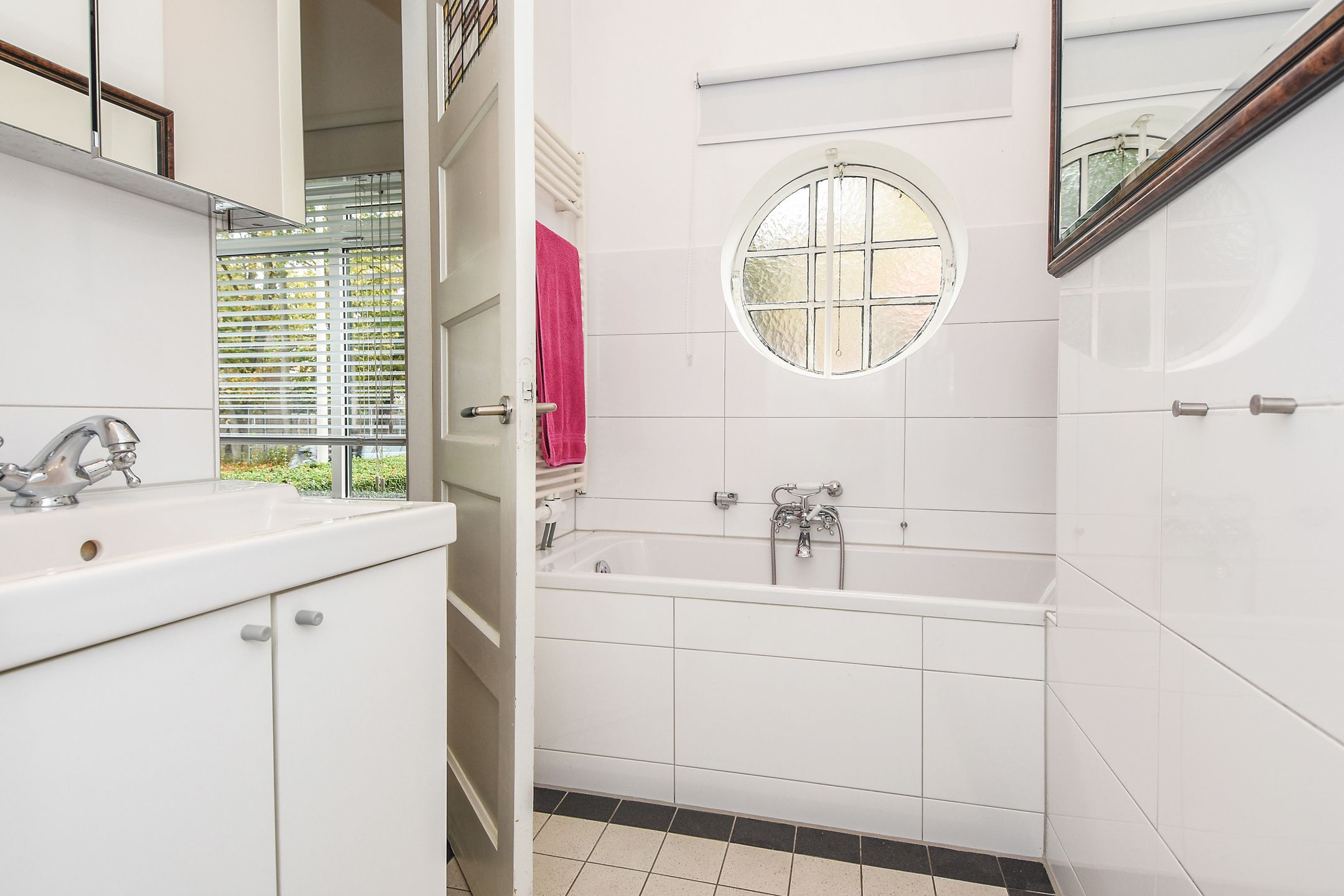 Photo 45 of Van Hogenhoucklaan 40