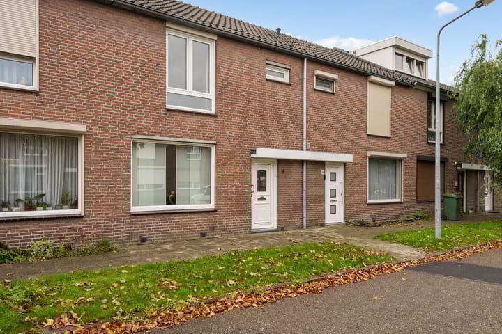 Foto 1 van Albertina Agnesstraat 8