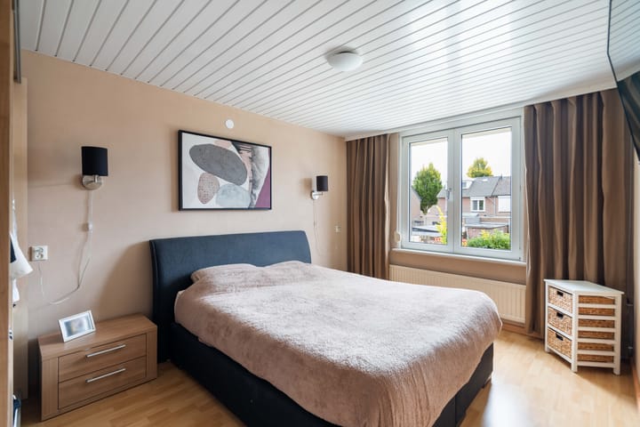 Foto 4 van Albertina Agnesstraat 8