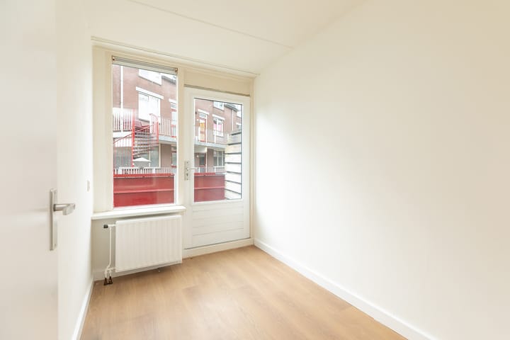 Photo 13 of Prins Bernhardstraat 84