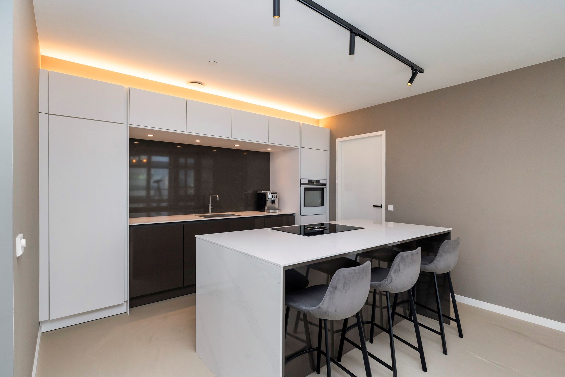 Foto 9 van Landverhuizersplein 110