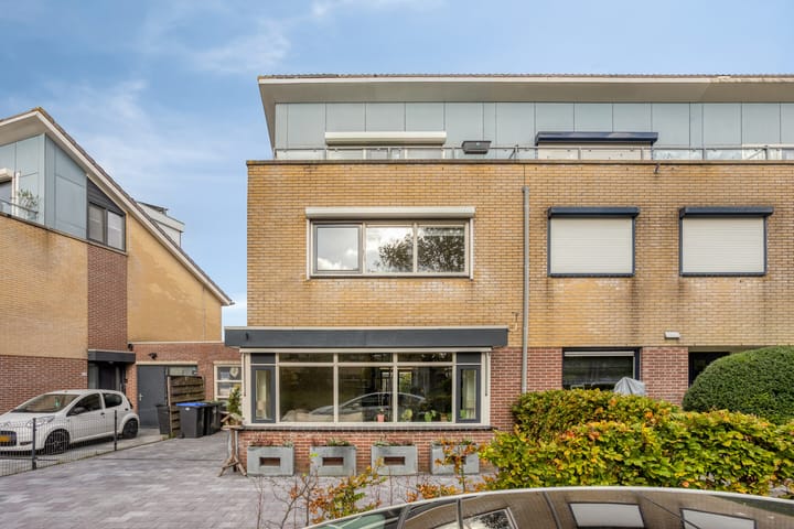 Photo 4 of Hertshoornvaren 24