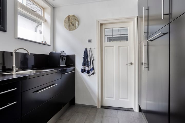 Photo 16 of Weemeweg 15