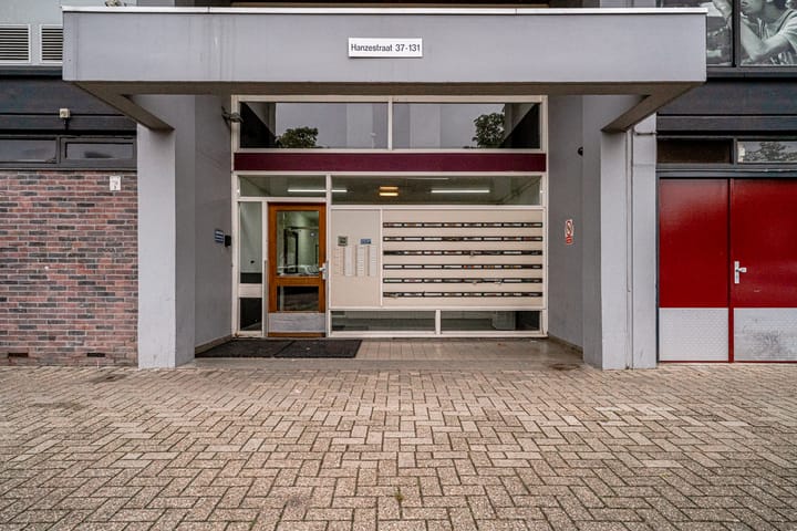 Photo 8 of Hanzestraat 63