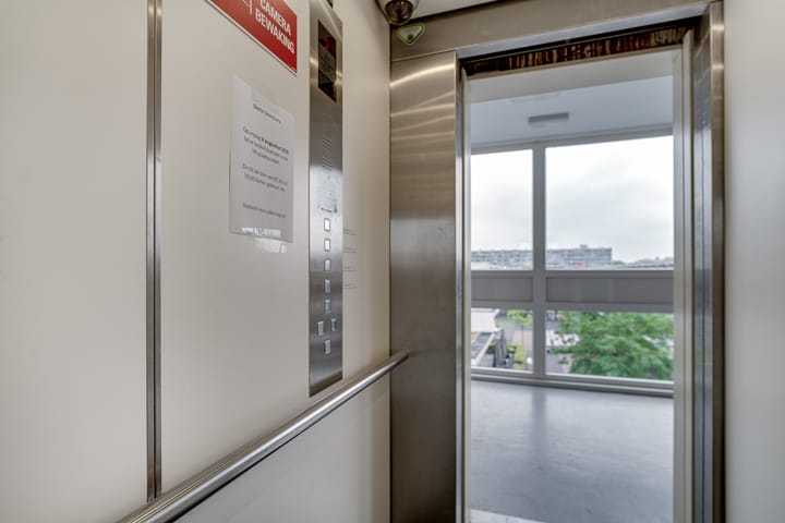 Photo 15 of Hanzestraat 63