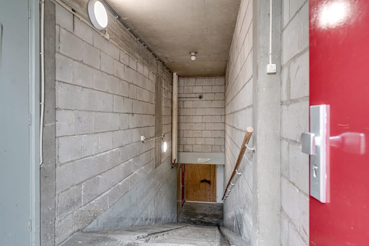 Photo 46 of Hanzestraat 63