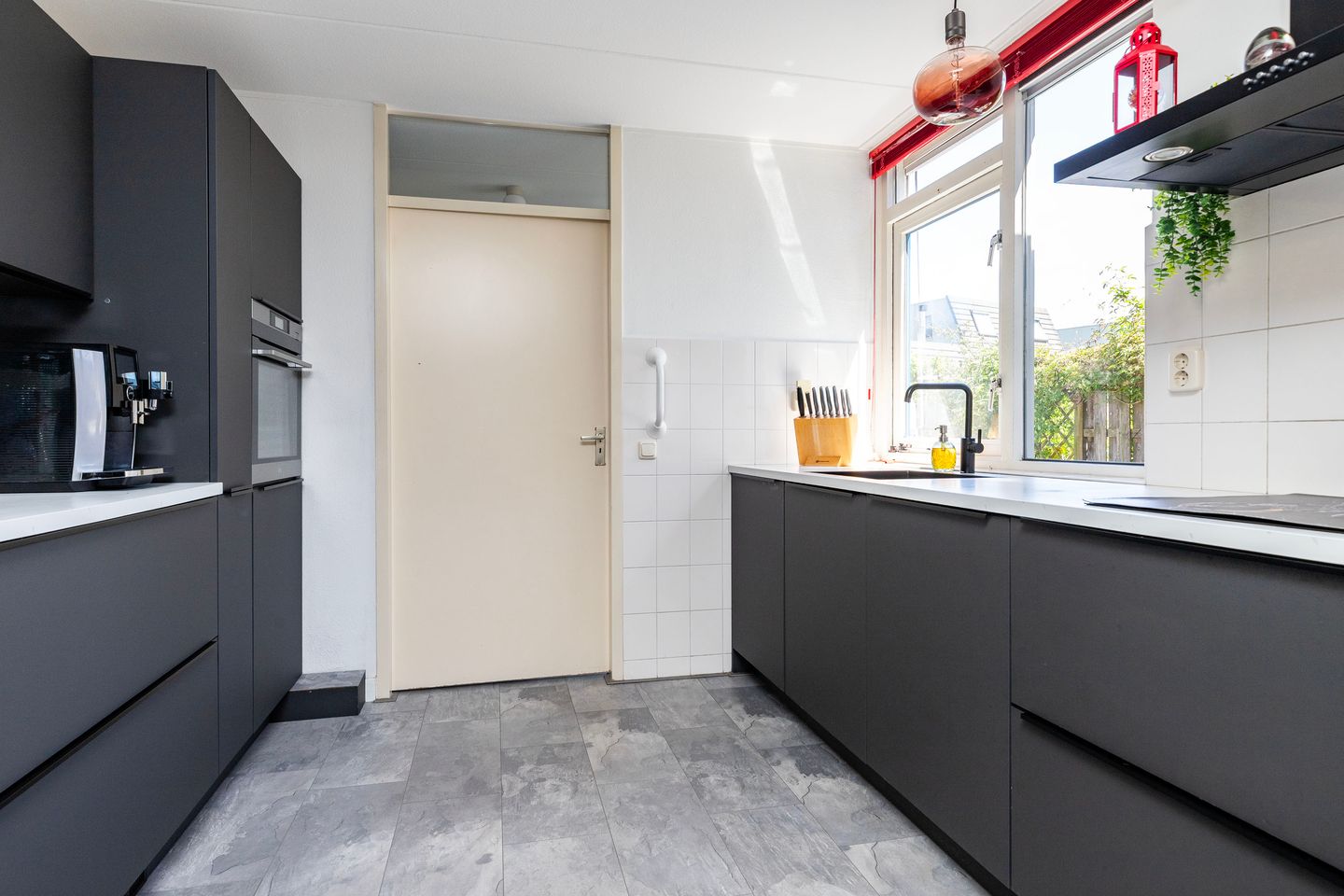 Foto 14 van Bijenkorf 24