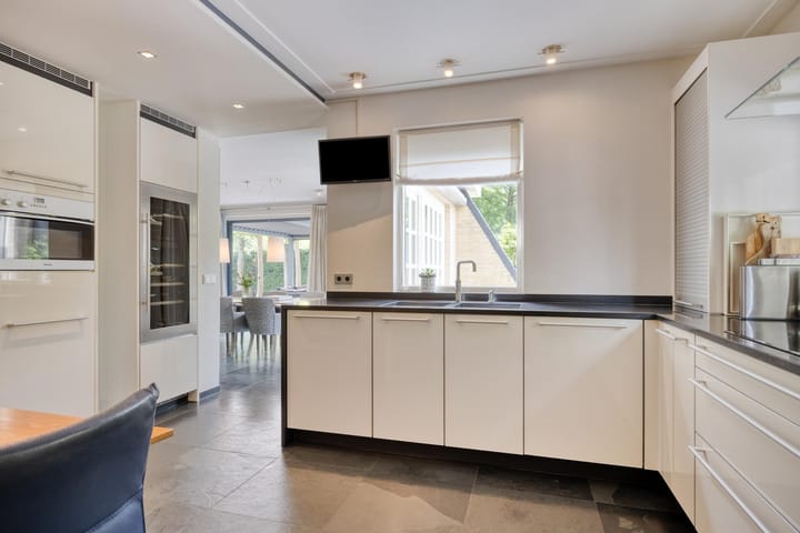 Photo 8 of Prof. ter Veenstraat 1