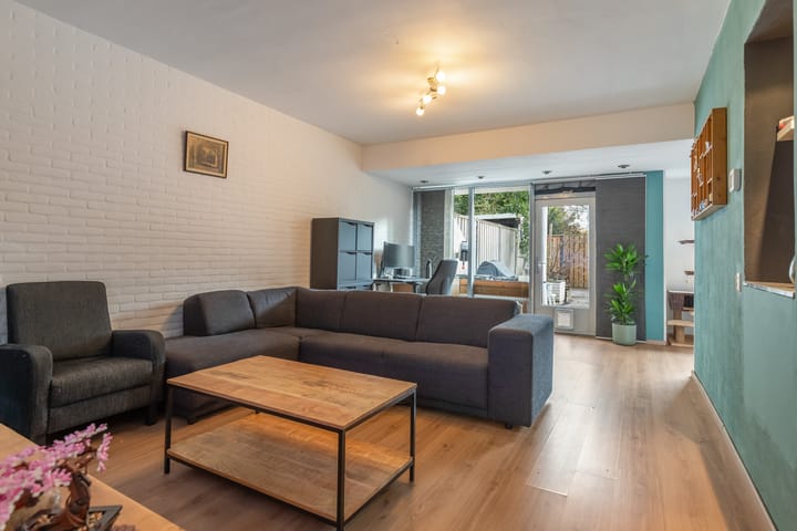 Photo 3 of Schrijnwerkershorst 613