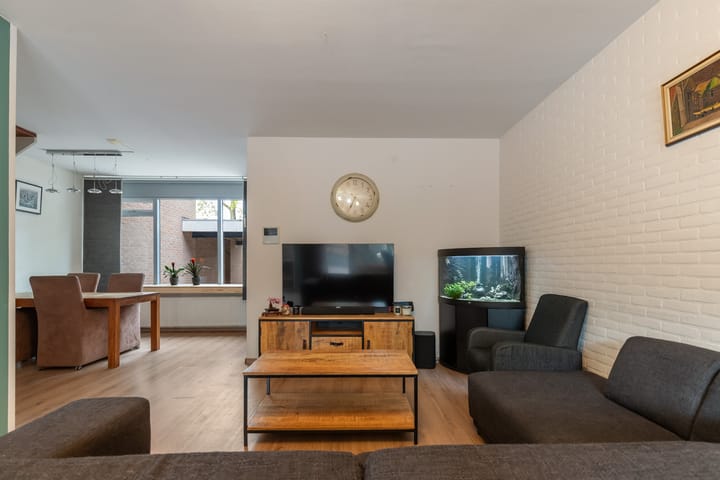 Photo 6 of Schrijnwerkershorst 613