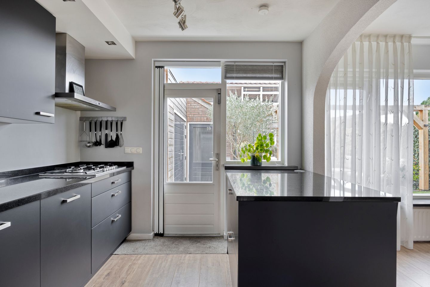 Foto 10 van Antoniusstraat 11