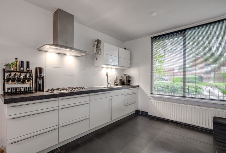 Photo 12 of Helena Verburgstraat 46