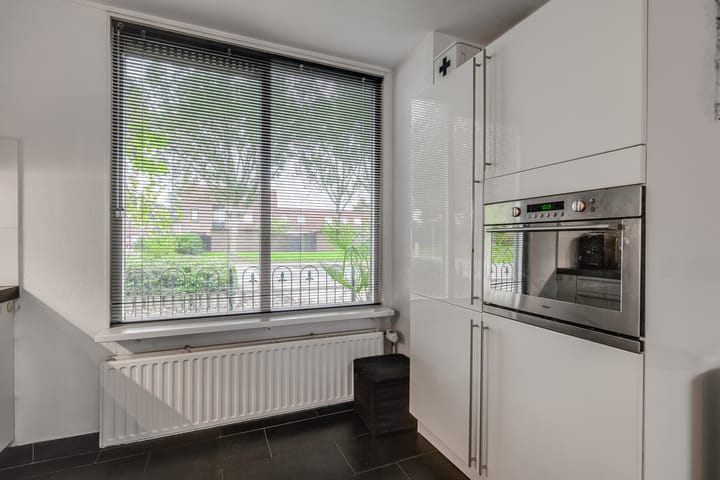 Photo 13 of Helena Verburgstraat 46