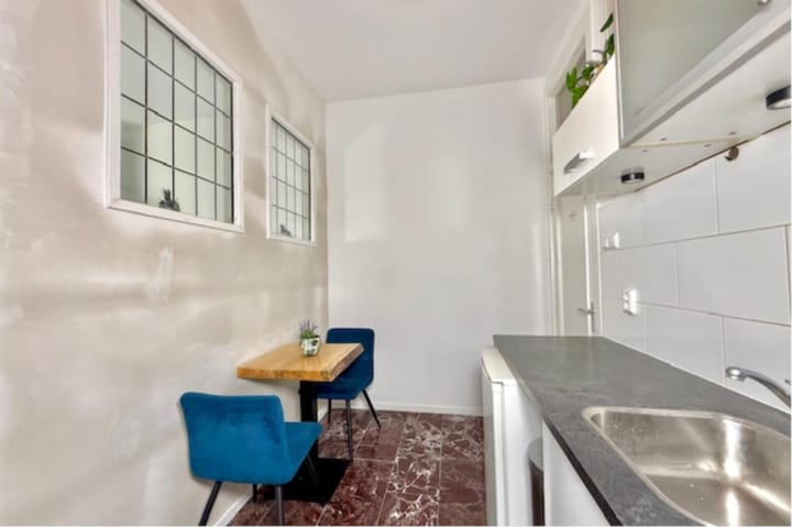 Photo 4 of Julianaplein 13-B