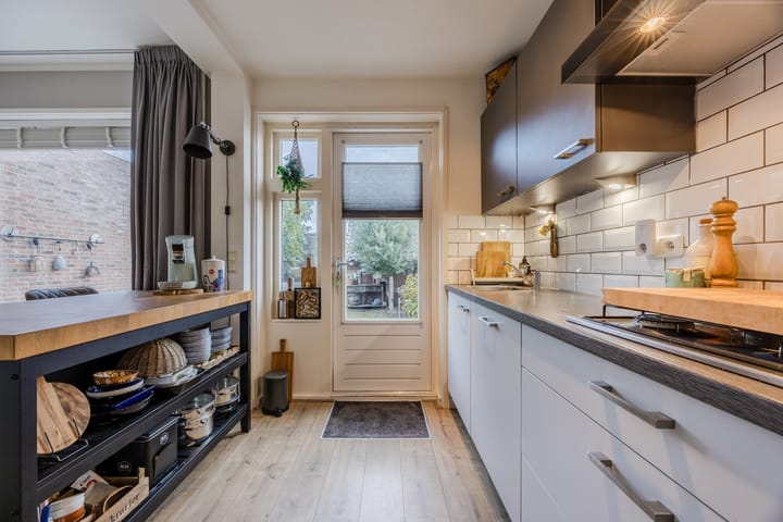 Photo 14 of Valkenburgstraat 10