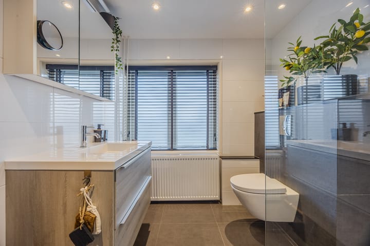 Photo 22 of Valkenburgstraat 10