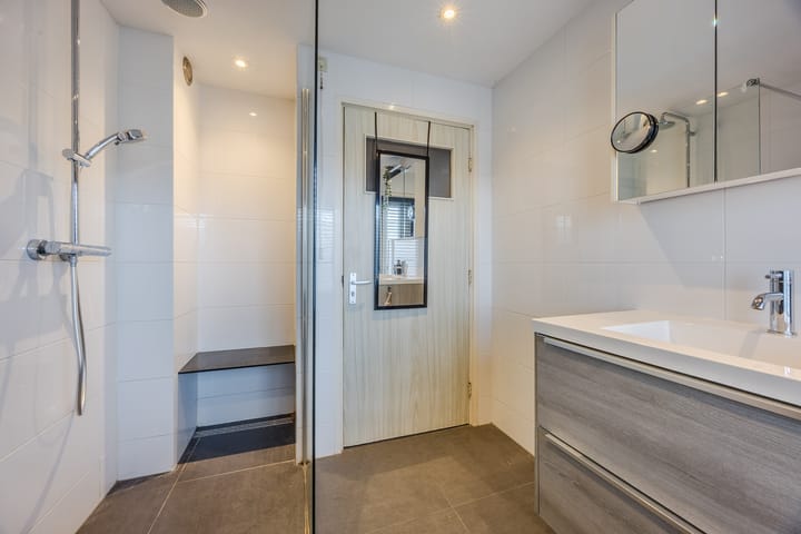 Photo 23 of Valkenburgstraat 10