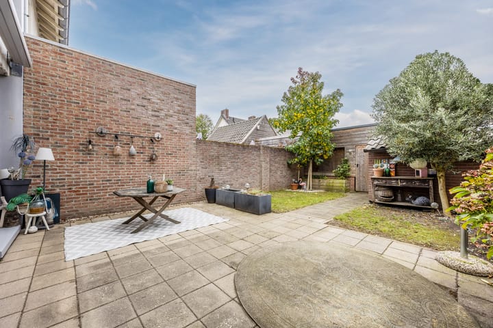 Photo 33 of Valkenburgstraat 10