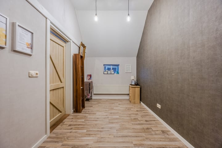 Photo 38 of Valkenburgstraat 10