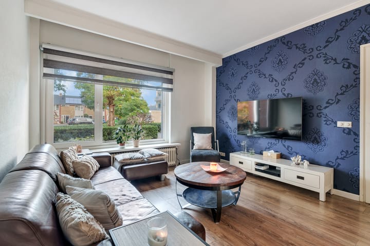 Photo 2 of E. du Perronstraat 7