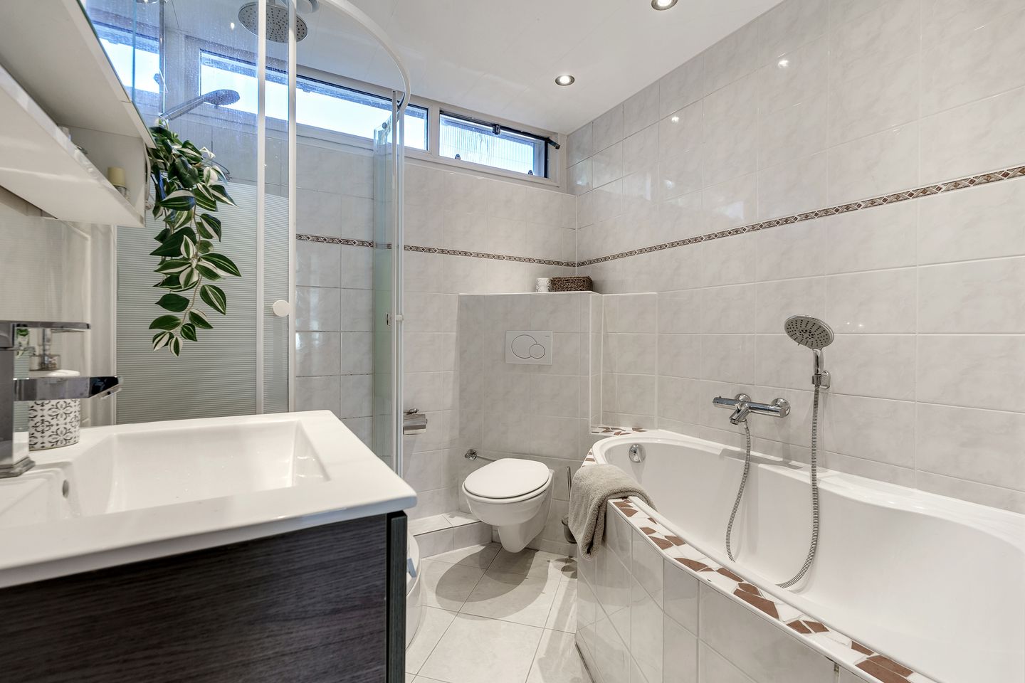 Foto 20 van E. du Perronstraat 7