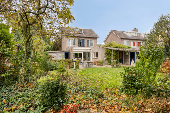 Photo 3 of Oranje-Nassaulaan 207