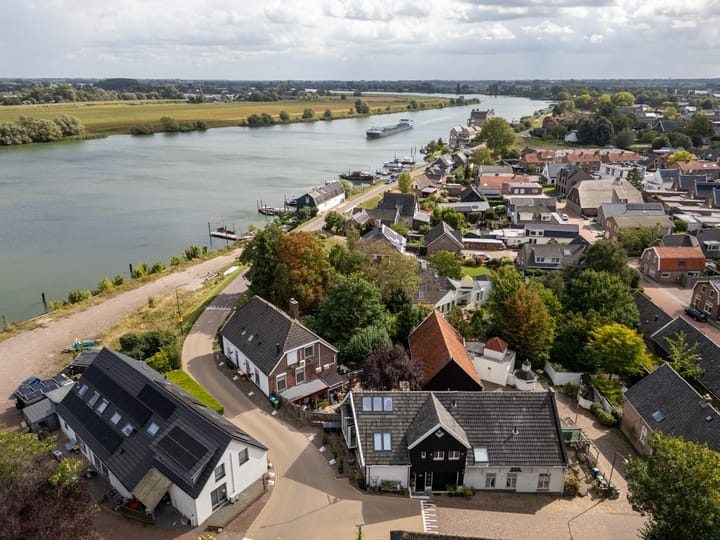 Photo 2 of Julianastraat 36