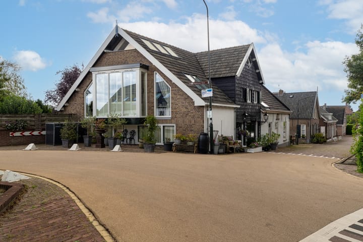 Photo 3 of Julianastraat 36