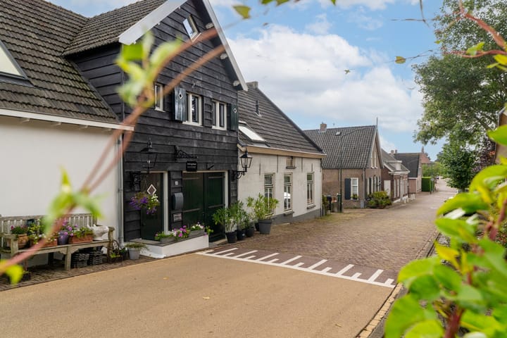 Photo 4 of Julianastraat 36