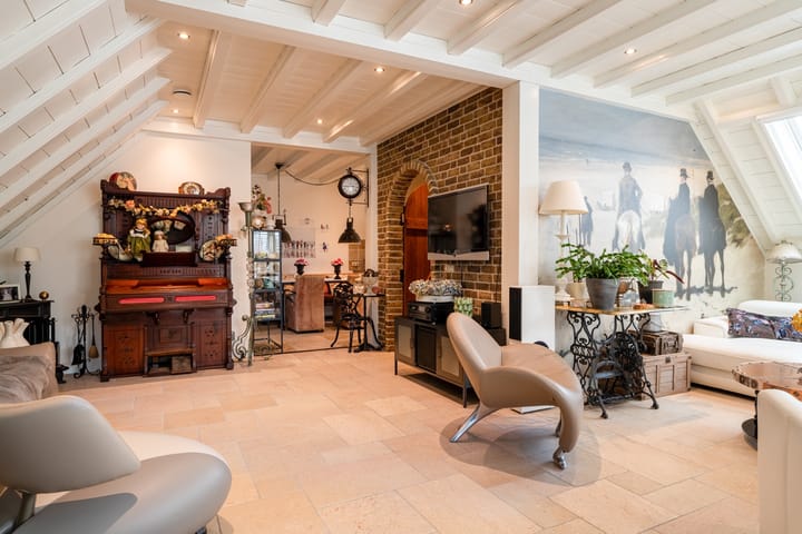 Photo 13 of Julianastraat 36