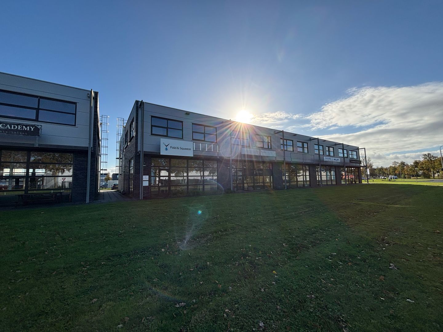 Bekijk foto 2 van Escudo 1-E