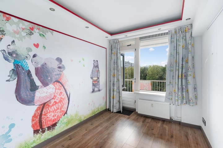 Foto 16 van Edmond Hellenraadstraat 57