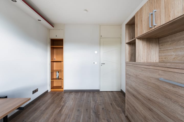 Foto 23 van Edmond Hellenraadstraat 57