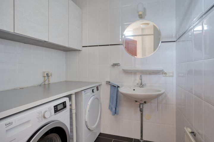 Photo 18 of J.van Wassenaerstraat 14