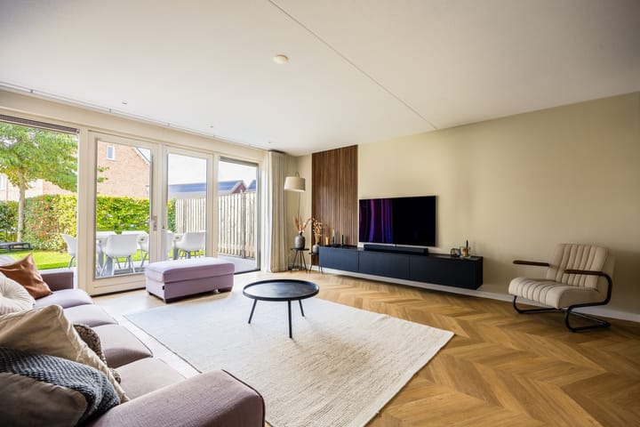 Foto 19 van Karel Glastra van Loonstraat 25