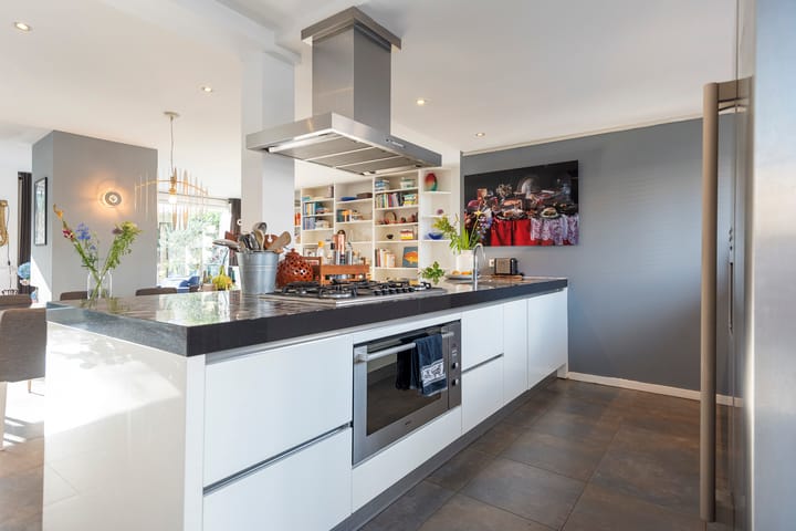 Photo 10 of Van Hogendorpstraat 47