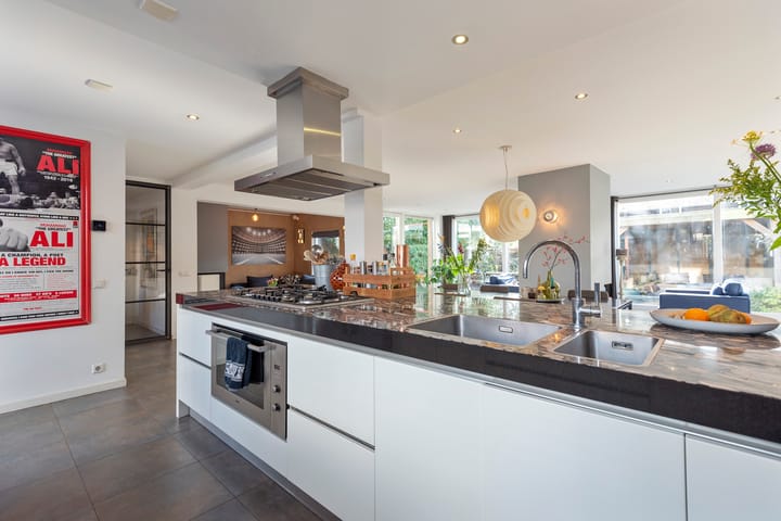 Photo 11 of Van Hogendorpstraat 47