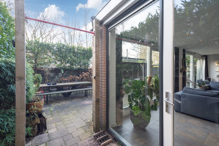 Photo 27 of Van Hogendorpstraat 47