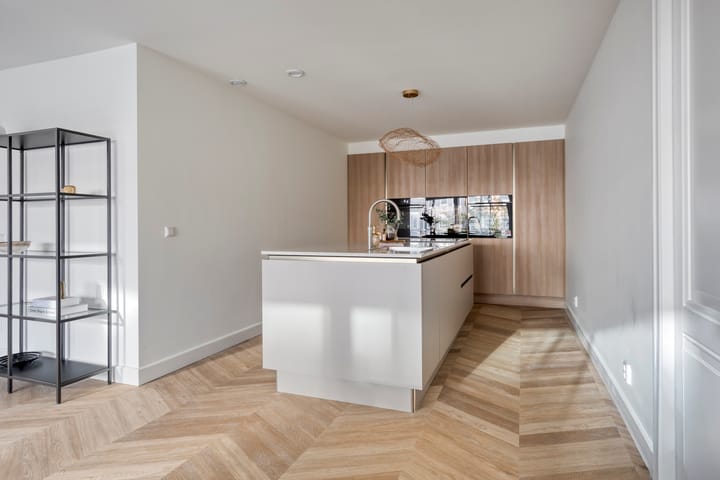 Photo 9 of Valkenburgerstraat 211