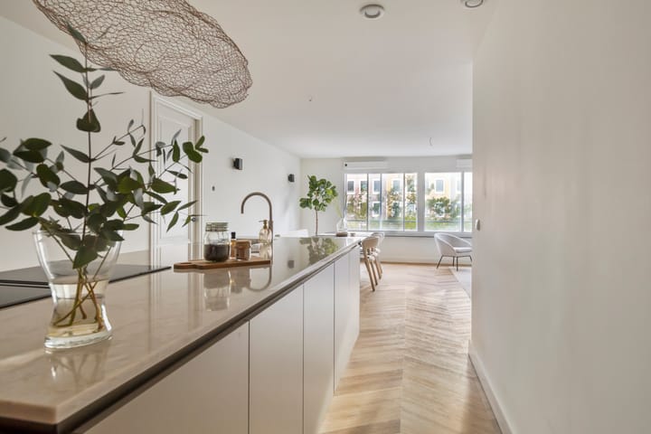 Photo 11 of Valkenburgerstraat 211