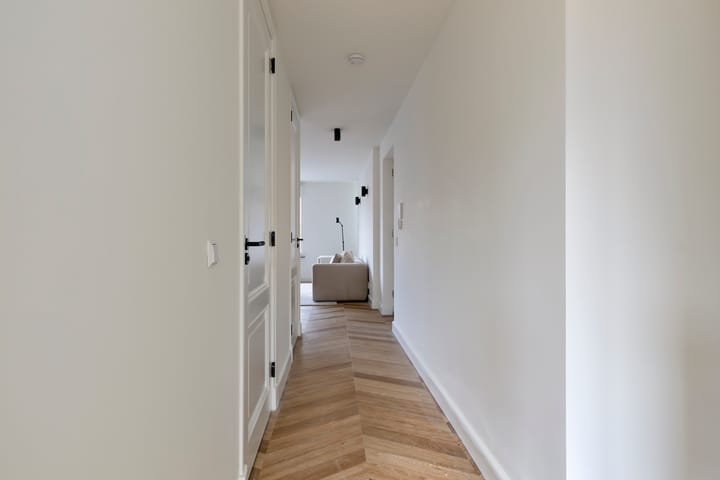 Photo 14 of Valkenburgerstraat 211