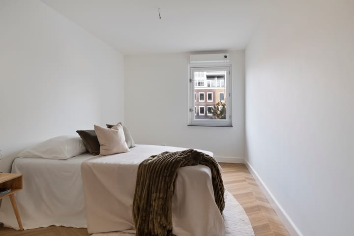 Photo 21 of Valkenburgerstraat 211