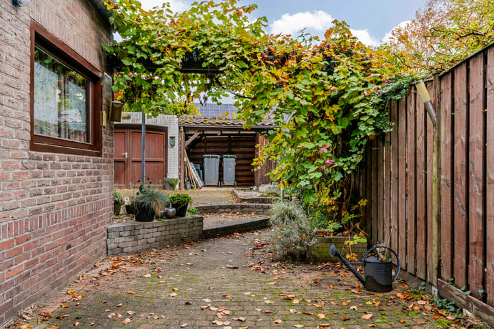 Photo 26 of Julianastraat 8