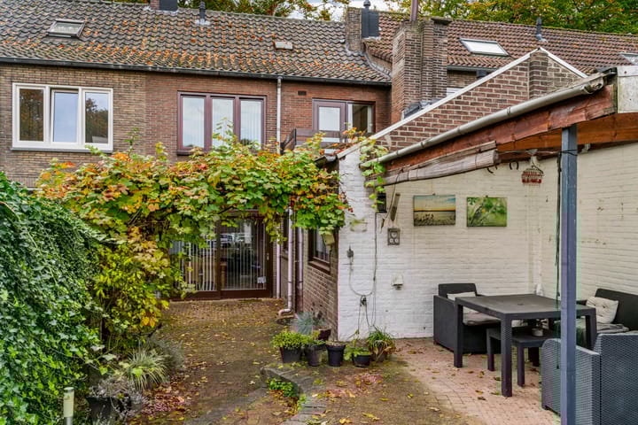 Photo 27 of Julianastraat 8