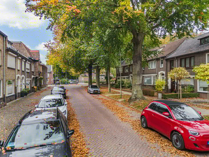 Photo 31 of Julianastraat 8